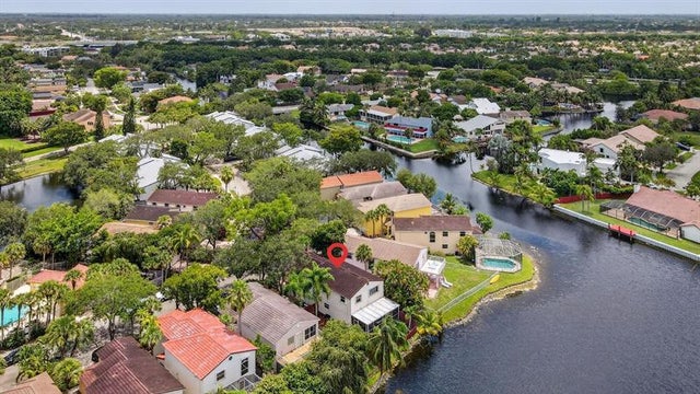 3 of 64 - 9861 Fairway Cove Ln, Plantation, FL