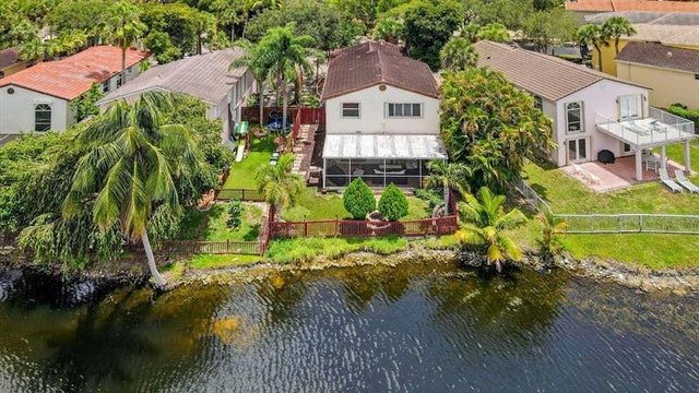 4 of 64 - 9861 Fairway Cove Ln, Plantation, FL