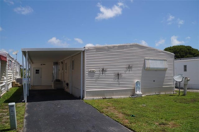 4 of 40 - 2767 E Marina Dr, Fort Lauderdale, FL