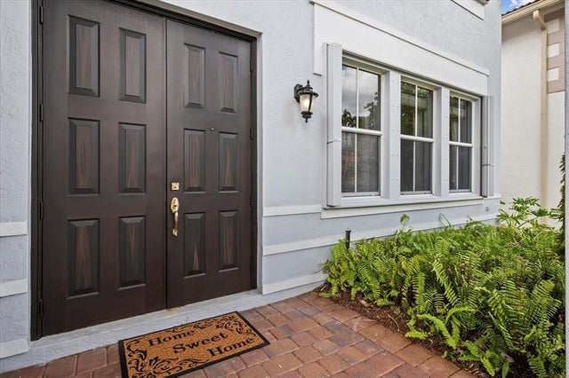 1201 Skylark Dr, Weston