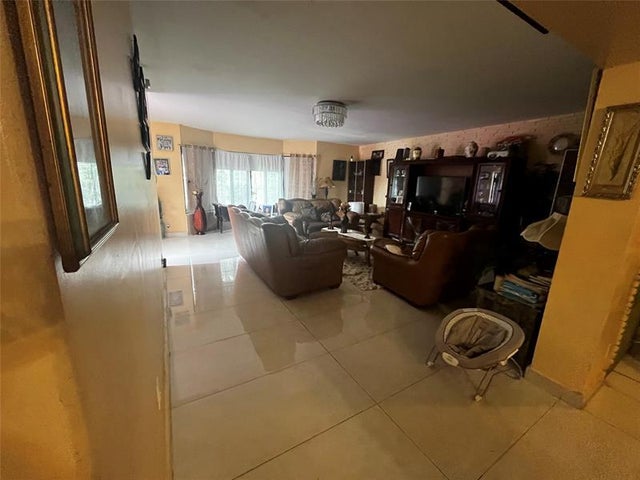 4 of 8 - 1265 Nw 134th St, North Miami, FL