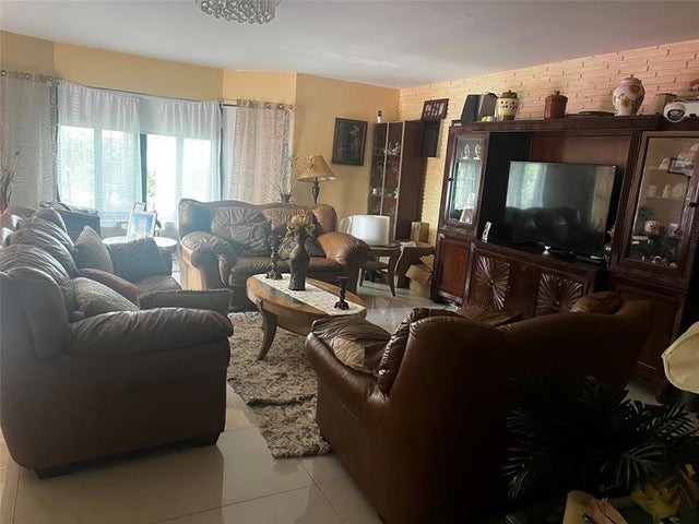 5 of 8 - 1265 Nw 134th St, North Miami, FL