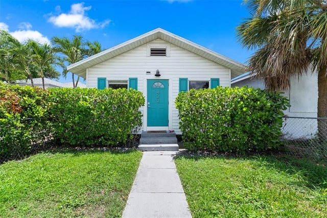 1 of 23 - 422 N H St, Lake Worth, FL