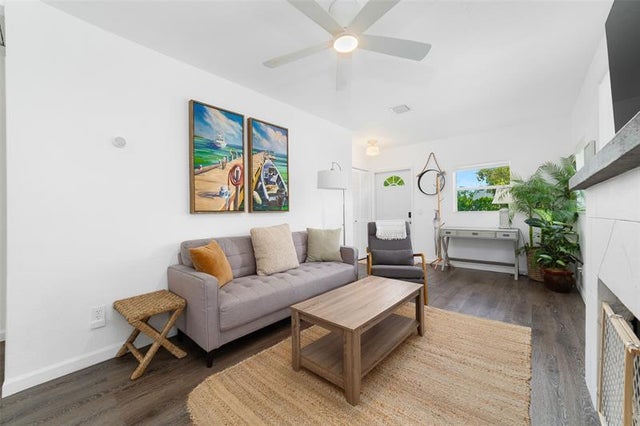 3 of 23 - 422 N H St, Lake Worth, FL
