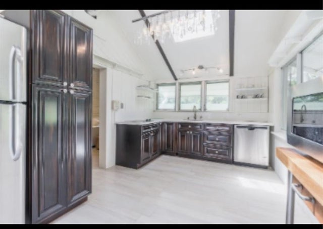 4 of 5 - 7260 Sw 76th St, Miami, FL