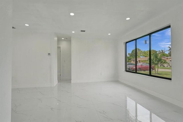 5 of 44 - 2301 Alcazar Dr, Miramar, FL