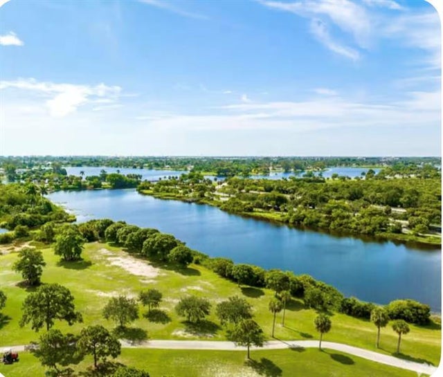 5 of 28 - 1407 Ontario Dr, Lake Worth, FL