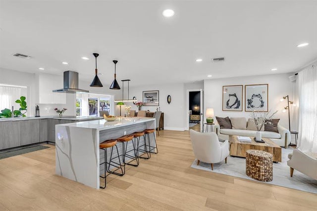 3 of 43 - 3830 Ne 28th Ave, Lighthouse Point, FL