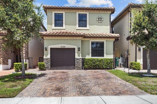 2 of 21 - 5705 Nw 47th Ave, Tamarac, FL