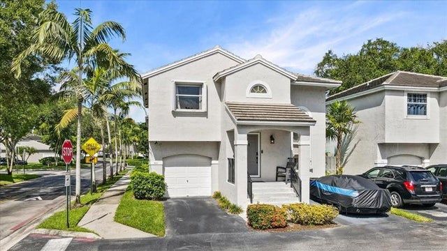1 of 34 - 9831 Nw 2nd St, Plantation, FL