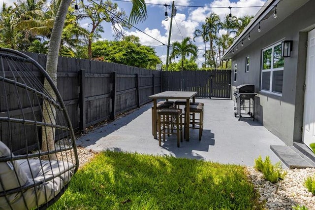 2 of 15 - 1498 Ne 38th, Oakland Park, FL