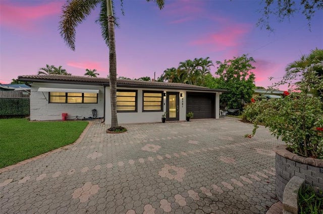 2 of 21 - 4581 Ne 3rd Ter, Oakland Park, FL