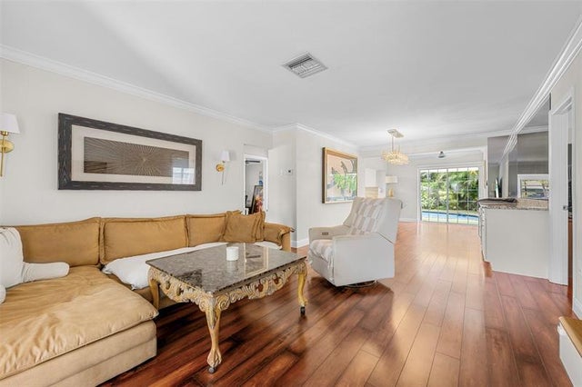 3 of 21 - 4581 Ne 3rd Ter, Oakland Park, FL