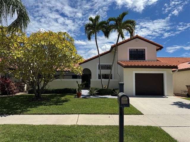 1 of 38 - 18 Capitol Ct, Deerfield Beach, FL