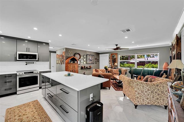 5 of 52 - 240 Se 15th Ave, Pompano Beach, FL