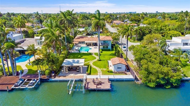 1 of 45 - 1100 N Northlake Dr, Hollywood, FL