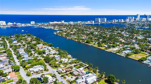 2 of 45 - 1100 N Northlake Dr, Hollywood, FL