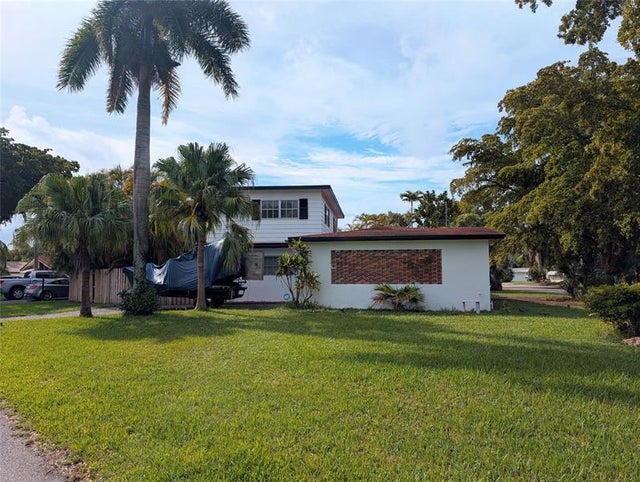 2 of 21 - 3565 Lloyd Dr, Fort Lauderdale, FL