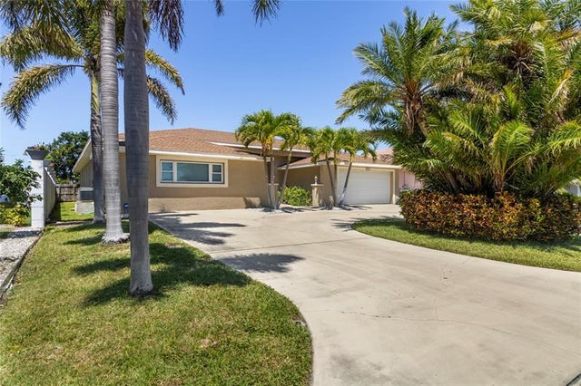 3 of 28 - 2504 Hibiscus Dr. W, Belleair Beach, FL