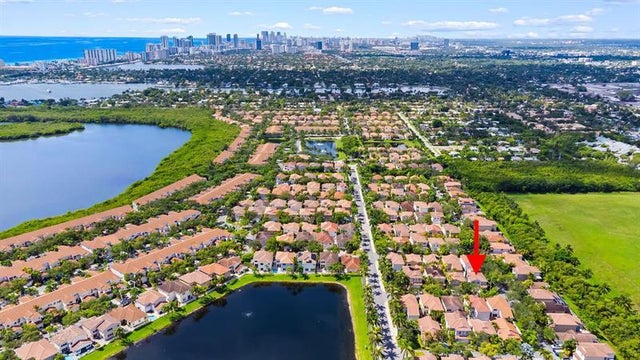 4 of 30 - 1140 Linden St, Hollywood, FL