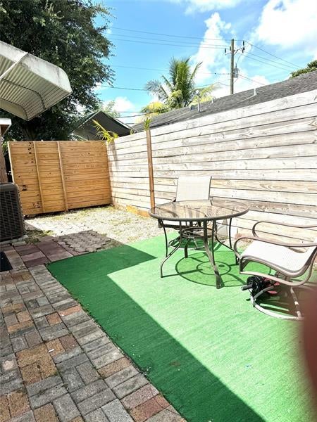 3 of 22 - 7140 Custer St, Hollywood, FL