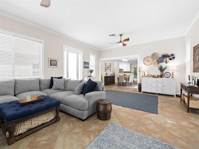 1 of 28 - 812 Nw 26th St, Wilton Manors, FL