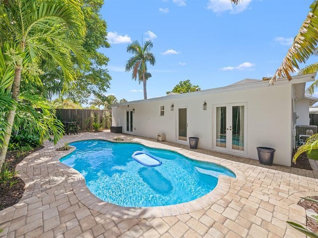 4 of 28 - 812 Nw 26th St, Wilton Manors, FL