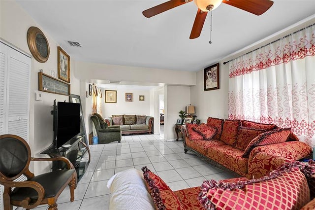 4 of 19 - 470 Arizona Ave, Fort Lauderdale, FL