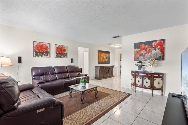 5 of 31 - 1010 Nw 49th Ct, Deerfield Beach, FL