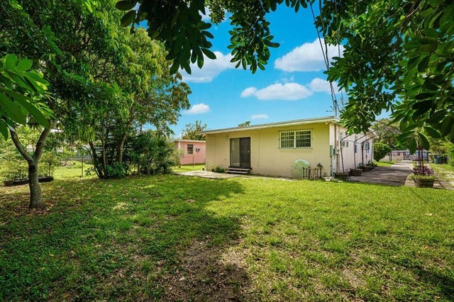 3 of 39 - 430 Nw 133rd St, North Miami, FL