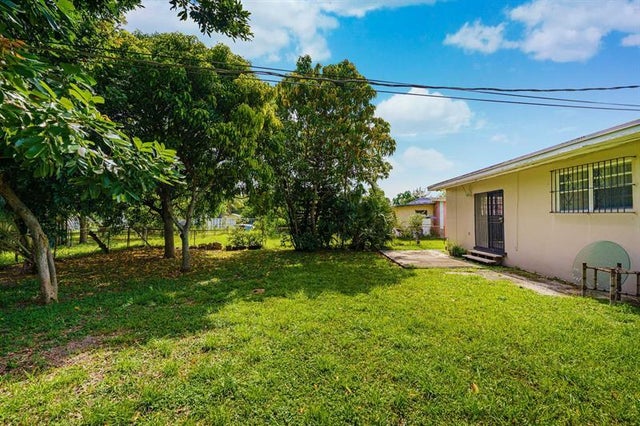 4 of 39 - 430 Nw 133rd St, North Miami, FL