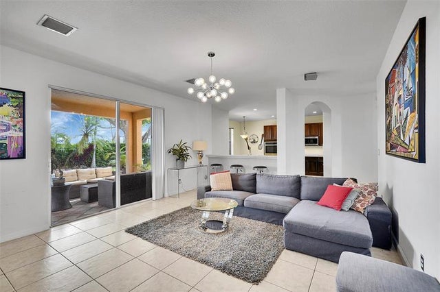 4100 E Gardenia Ave, Weston