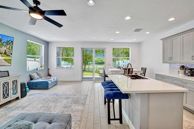 4 of 47 - 4700 Nw 48th Ter, Tamarac, FL