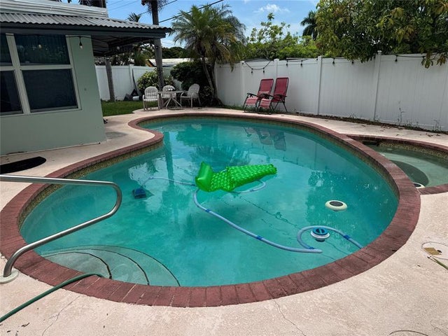 3 of 34 - 3548 Sw 13th Ct, Fort Lauderdale, FL