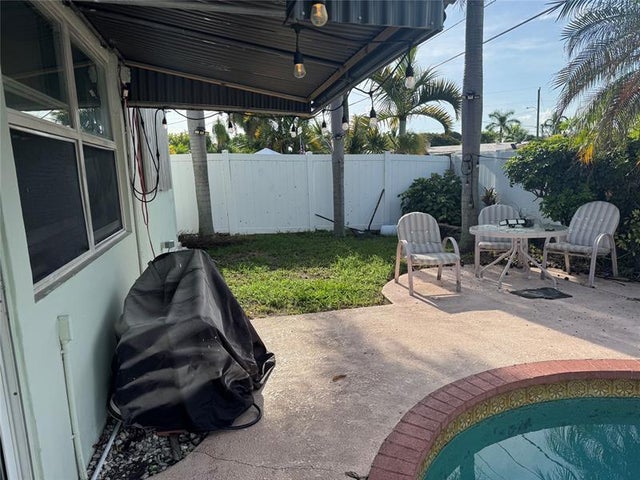 5 of 34 - 3548 Sw 13th Ct, Fort Lauderdale, FL
