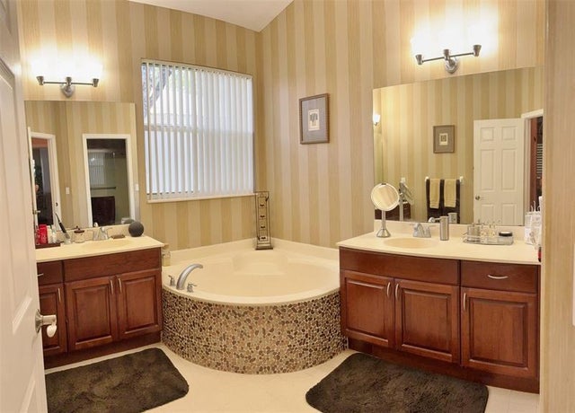 4 of 7 - 6161 Swans Ter, Coconut Creek, FL