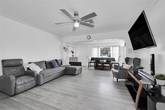 4 of 14 - 2535 Sherman St, Hollywood, FL