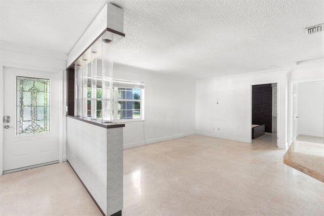 4 of 39 - 1498 Ne 39th St, Oakland Park, FL