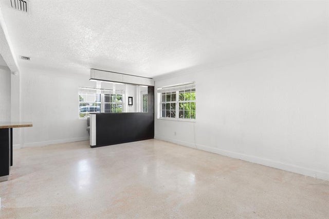 5 of 39 - 1498 Ne 39th St, Oakland Park, FL