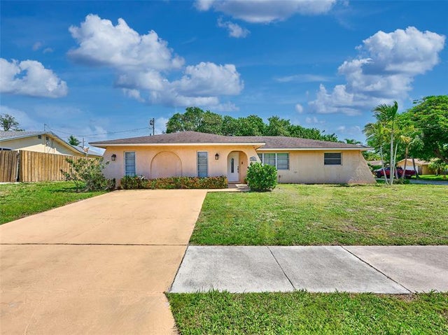 2 of 45 - 2014 7th Ct S, Lake Worth, FL