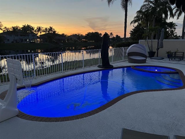 2 of 32 - 19000 Nw 10th St, Pembroke Pines, FL