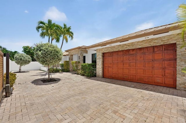 4 of 48 - 2460 Ne 36th St, Fort Lauderdale, FL