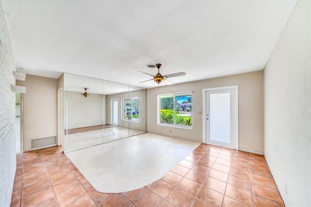 5 of 40 - 4401 Ne 13th Ave, Oakland Park, FL