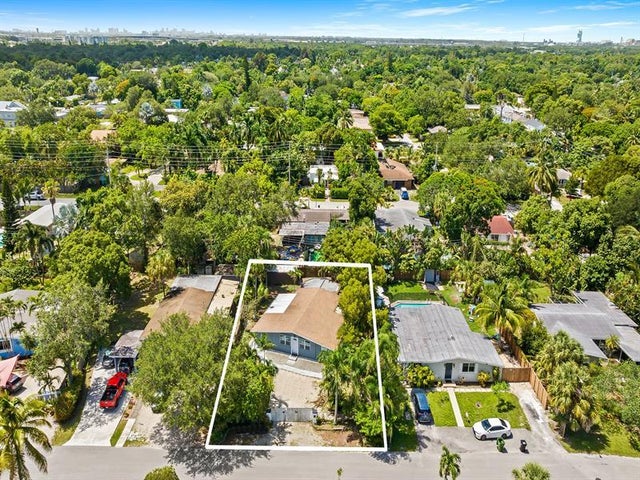 2 of 21 - 2818 Sw 13th Ct, Fort Lauderdale, FL