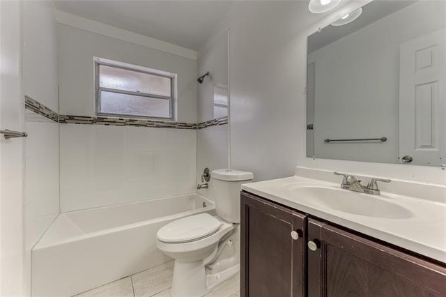 4 of 8 - 7971 Nw 35th Ct, Coral Springs, FL