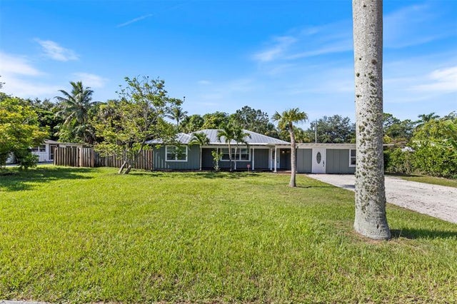 1 of 54 - 333 Sw Manor Dr, Stuart, FL