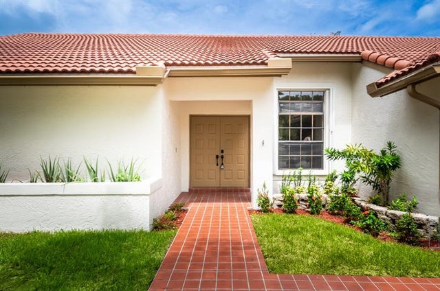 3 of 46 - 1041 Amherst Ave, Davie, FL
