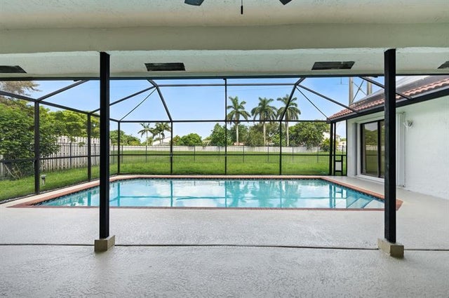5 of 46 - 1041 Amherst Ave, Davie, FL