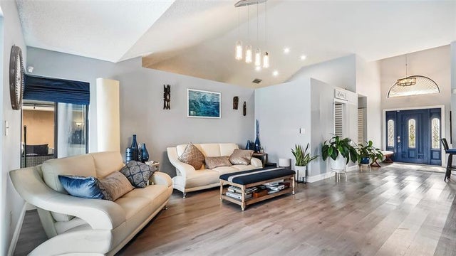 5 of 42 - 1001 Sw 115 Ave, Pembroke Pines, FL