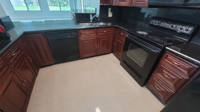 3 of 12 - 4764 Sw 34th Ter, Fort Lauderdale, FL